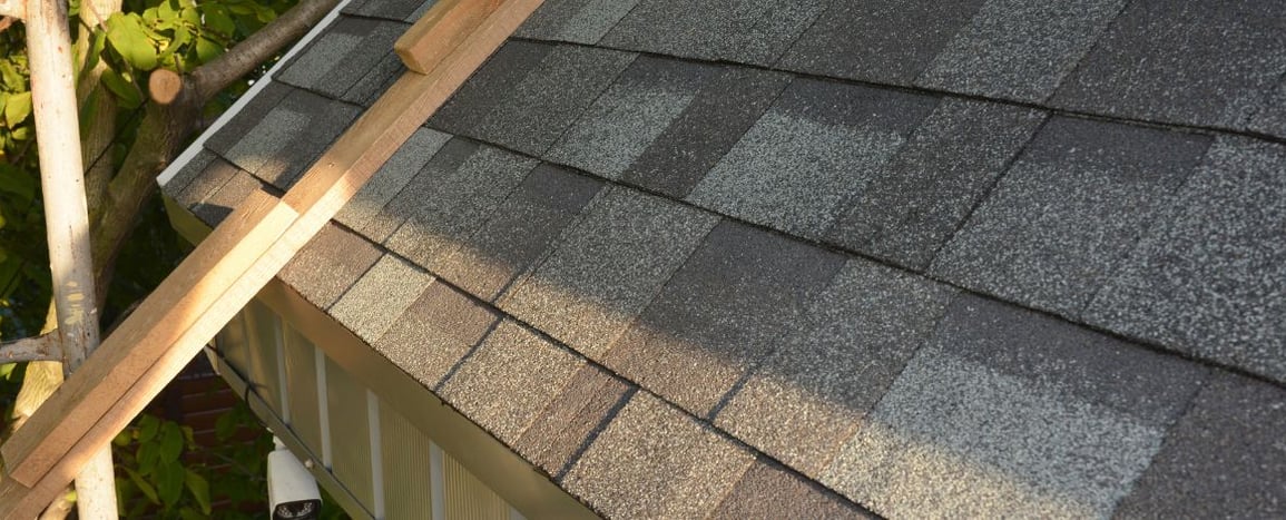 Tout savoir sur le code APE 4391B et 4341H : Travaux de couverture par éléments