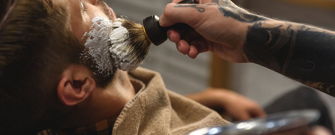 Devenir barbier auto-entrepreneur : le guide expert 2026