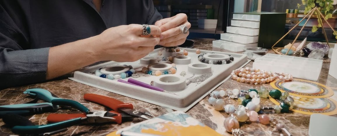 Créateur de bijoux auto-entrepreneur : guide complet