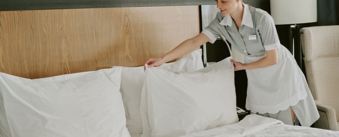 Devenir femme de ménage à son compte : tarif, CESU et statut 2026