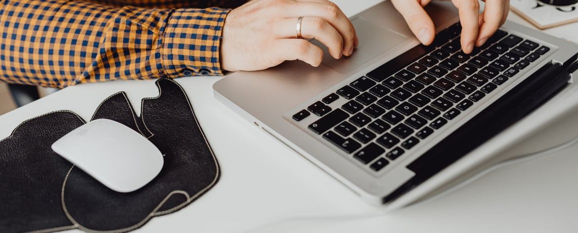 Devenir ghostwriter freelance : tarifs, statut et contrats