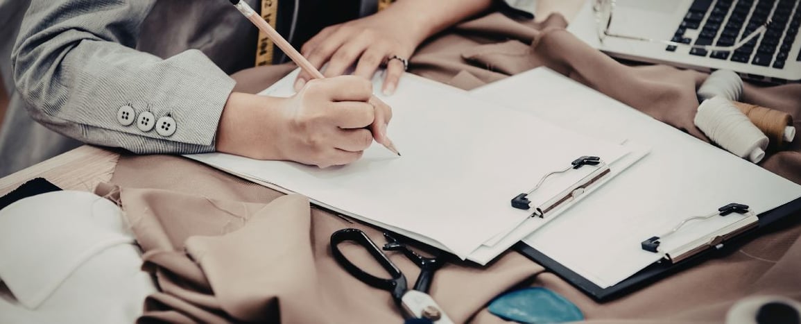 Devenir modéliste freelance : tarifs, formation et statut