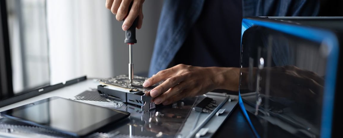 Devenir réparateur informatique auto-entrepreneur : le guide complet